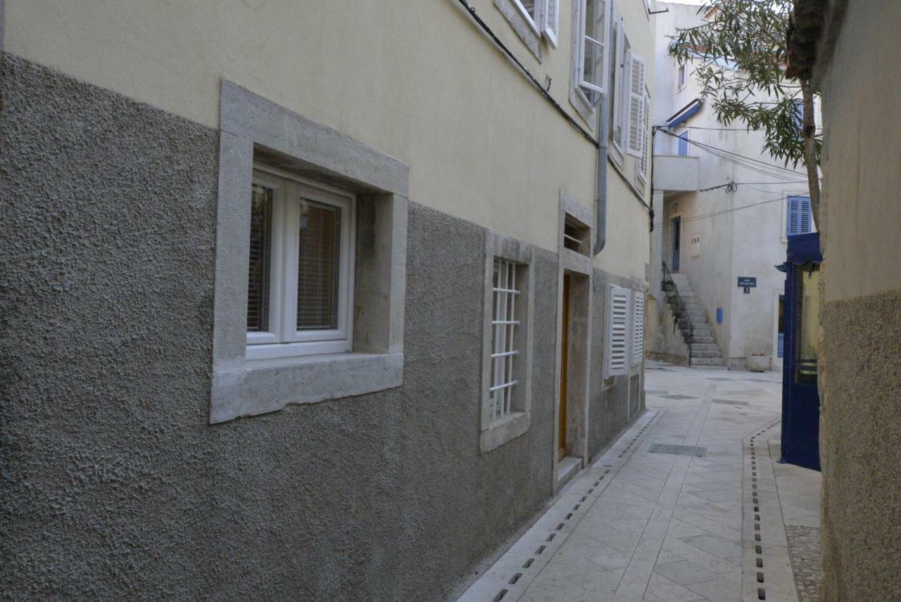 Apartments And Rooms Oliva Cres Exterior photo
