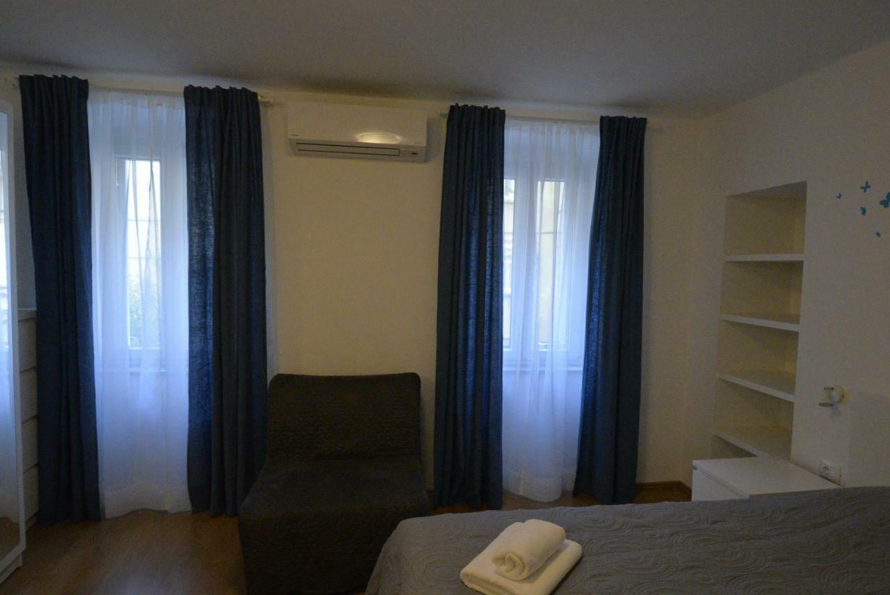 Apartments And Rooms Oliva Cres Exterior photo