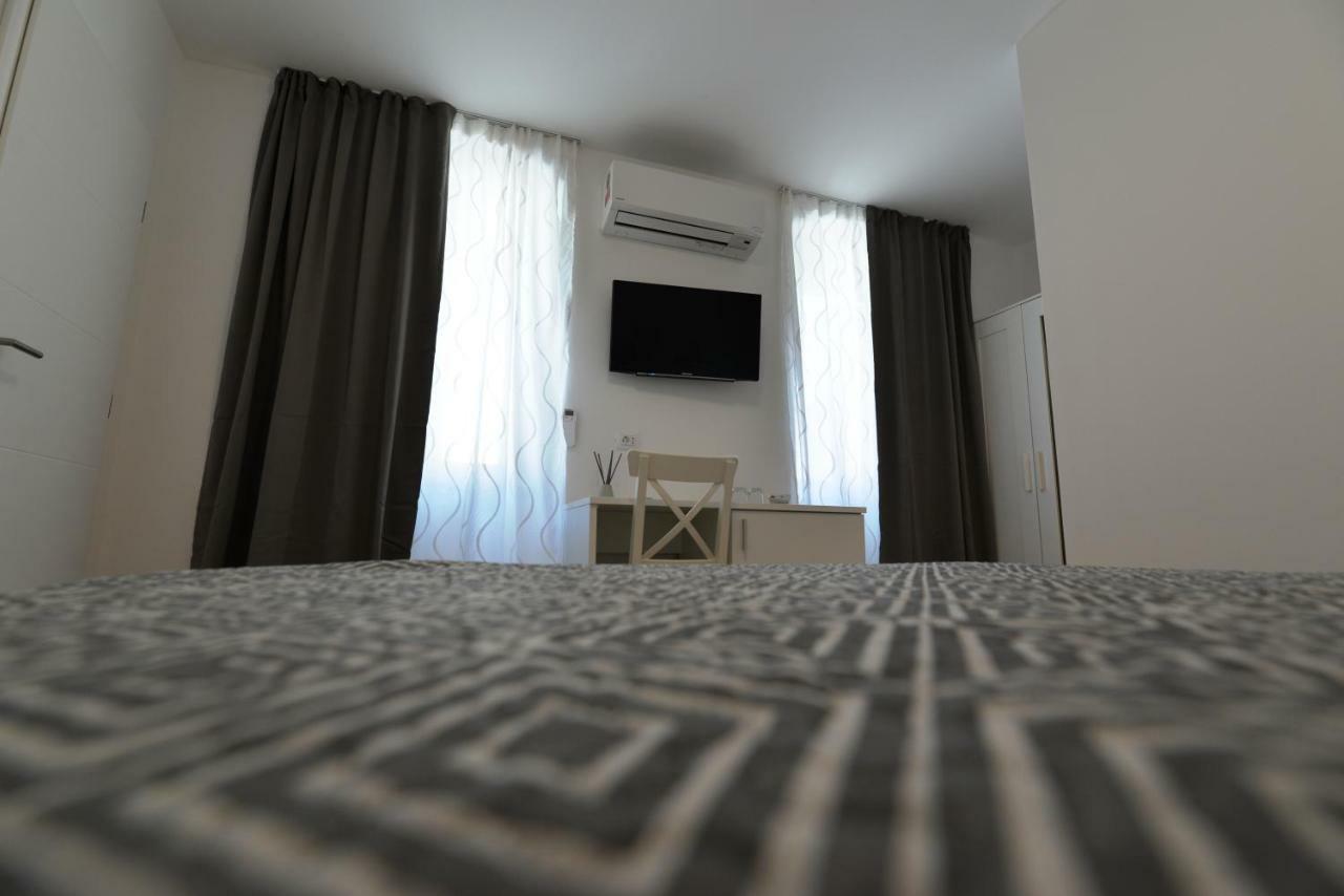 Apartments And Rooms Oliva Cres Exterior photo
