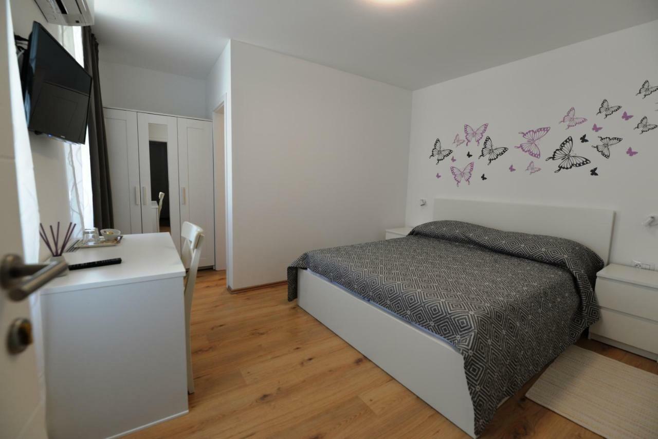 Apartments And Rooms Oliva Cres Exterior photo