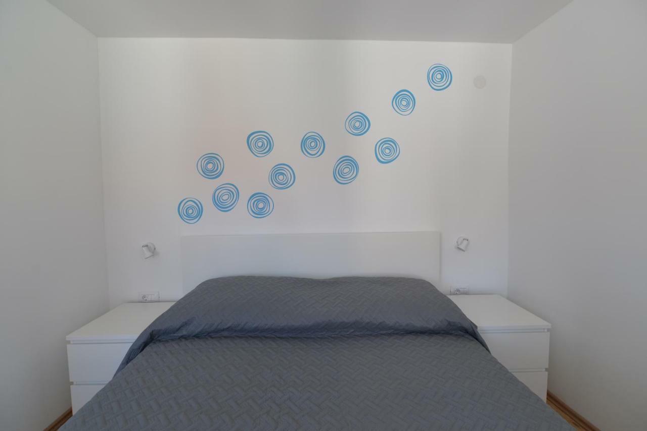 Apartments And Rooms Oliva Cres Exterior photo