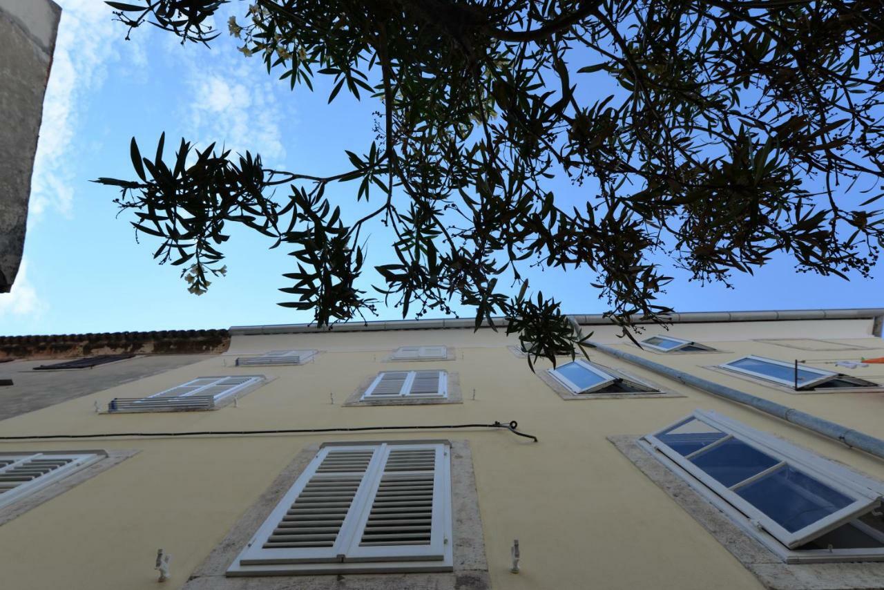 Apartments And Rooms Oliva Cres Exterior photo